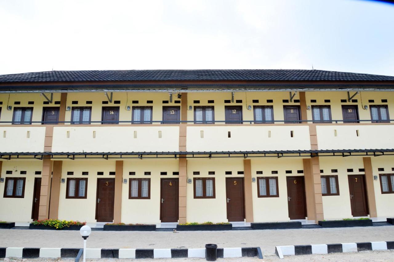 Haura Syariah Home Stay Bandar Lampung Exterior photo